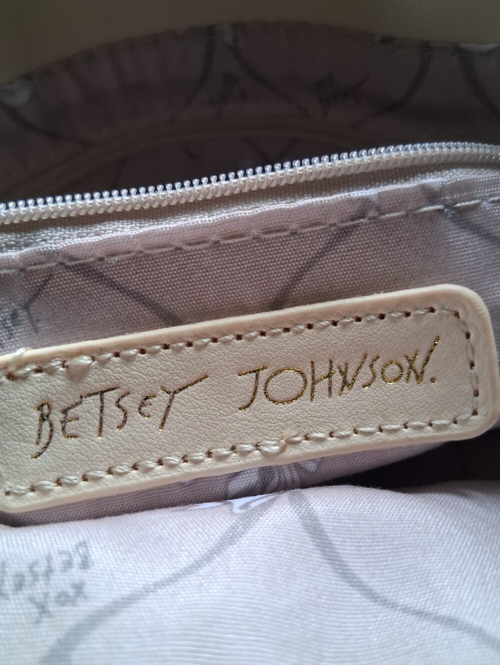 Betsey Johnson Cream Quilted Shoulder Bag with Floral Scarf and Gold Chains - Picture 4 of 4